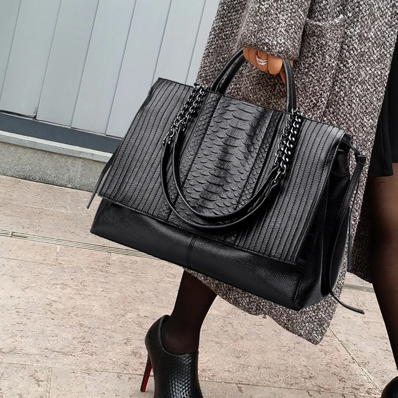 Woman carrying croc embossed black tote on shoulder – ARLANA