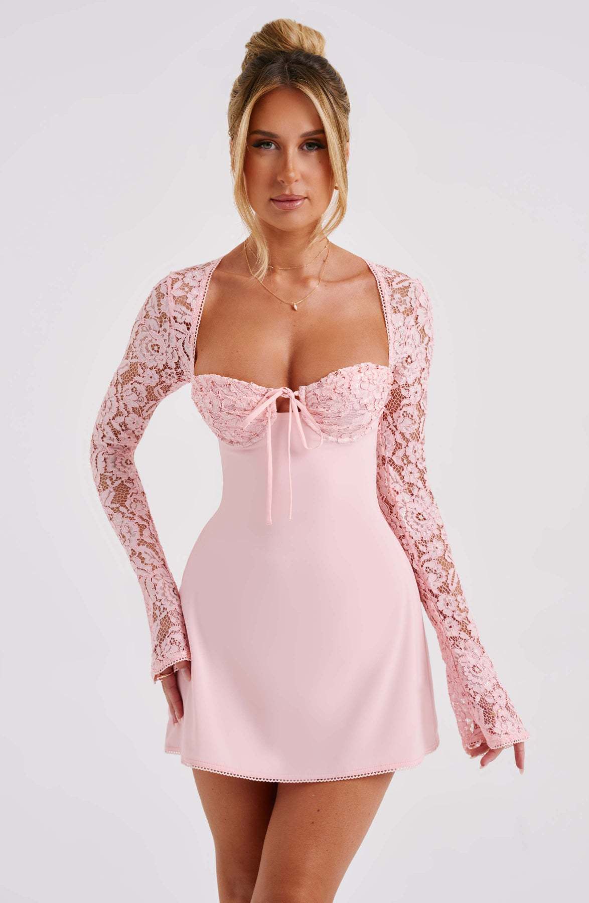 Maëlys Robe Courte en Dentelle