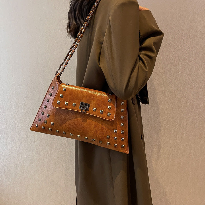 Woman carrying studded chain shoulder bag – ARLANA Shanghai